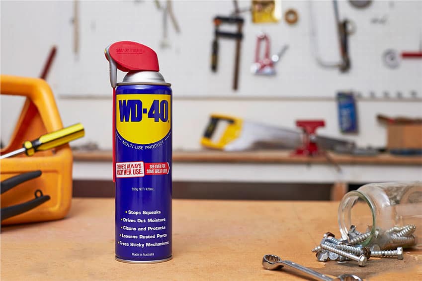 Ghid pentru o curățare unelte cu WD-40