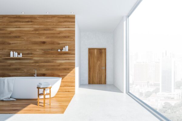 Baie albă și lemn: cum obții un decor modern și cald