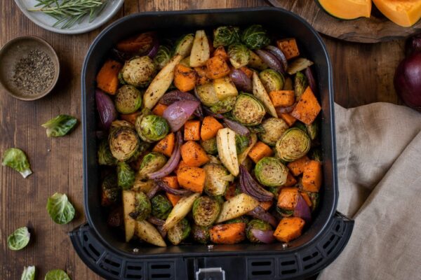 Legume de toamnă la air fryer: cum grupezi ingredientele după timpul de gătire