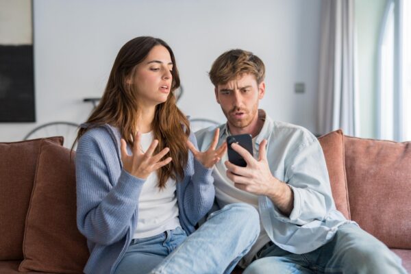 Cum discuți cu partenerul dacă relația extraconjugală nu s-a încheiat